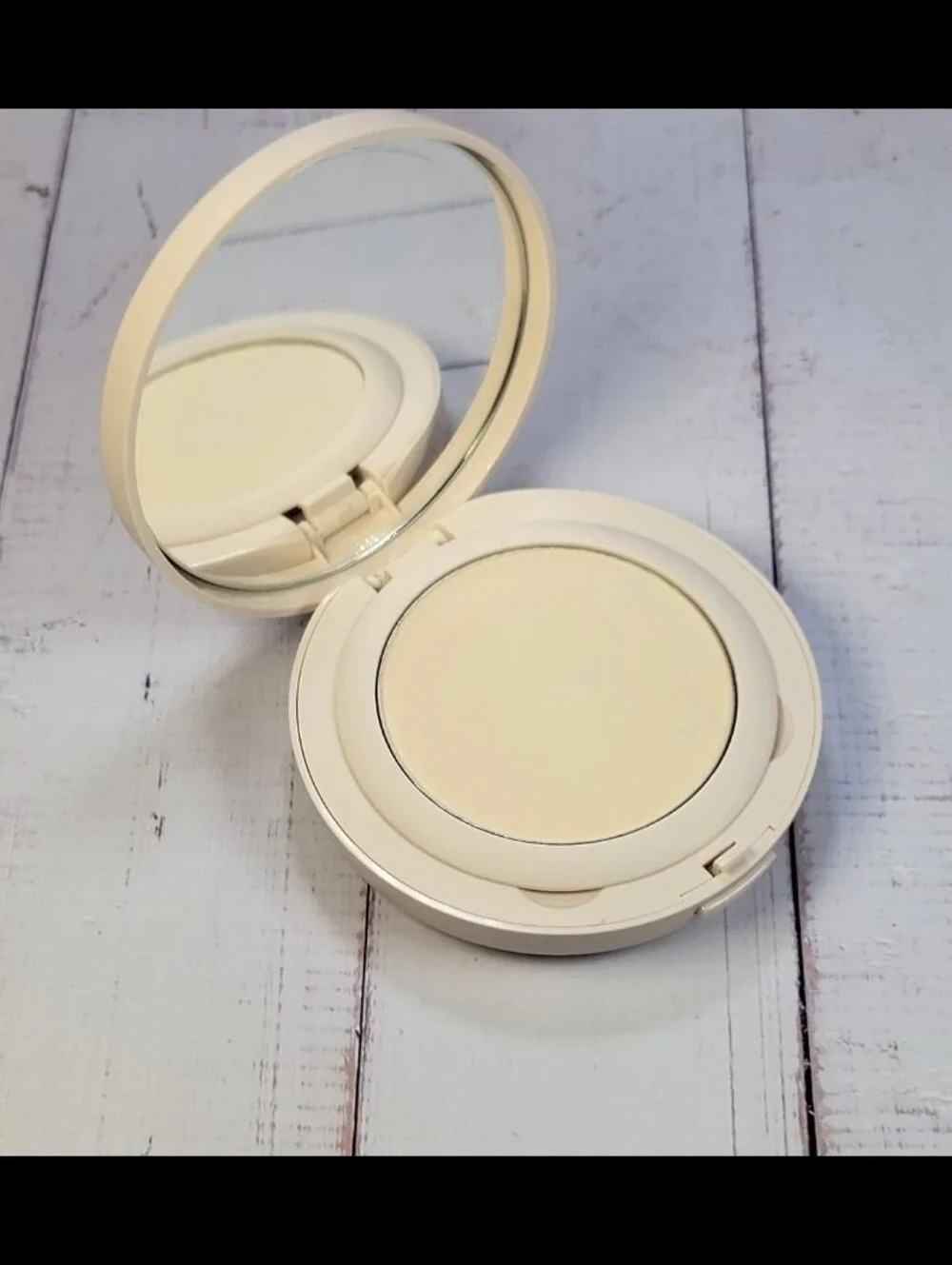 Laura Mercier Ultra-Blur Translucent Pressed Setting Powder with Puff BNIB